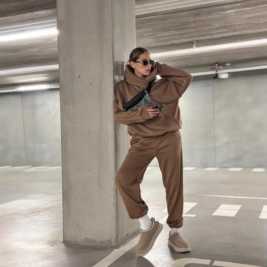 Damen gemütlicher Oversized Hoodie mit intuitivem Kordelzug und passender Jogginghose EB