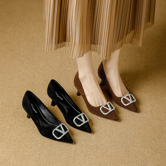Damen elegante Pumps mit funkelndem Schmuckelement EB