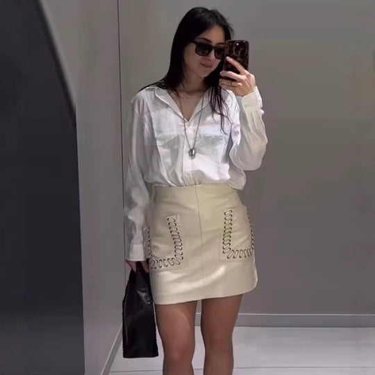 Damen Minirock mit dekorativen Schnürdetails und praktischen Taschen EB