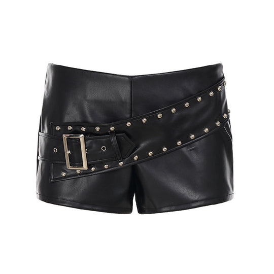 Damen Modische Kunstleder-Shorts mit dekorativen Nieten und ausgefallenem Gürtel EB