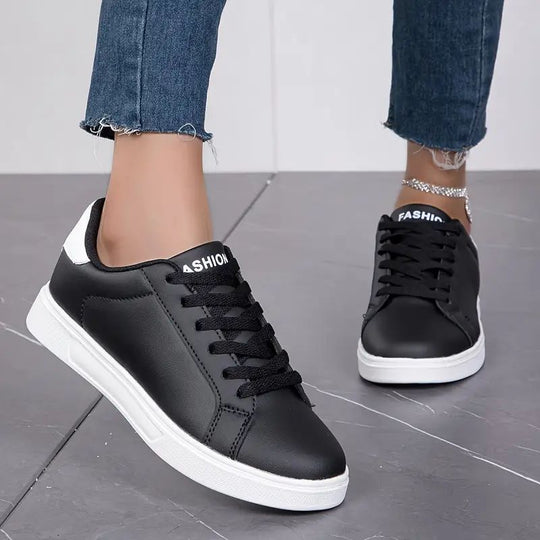 Damen Urbaner Sneaker mit modischem Kontrast-Heel und atmungsaktivem Obermaterial EB