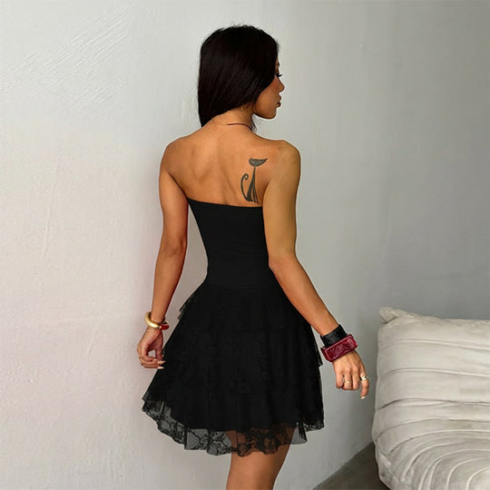 Damen schulterfreies Minikleid mit Rüschendetails und figurbetontem Oberteil EB