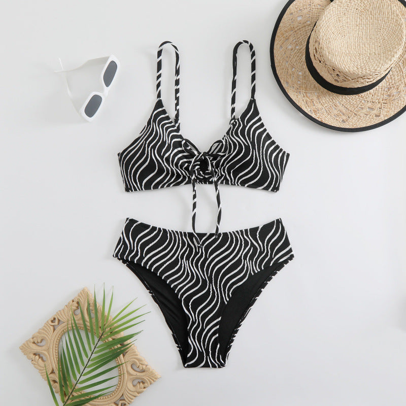 Damen Triangelbikini mit verspieltem Wellenmuster und verstellbarem Oberteil EB