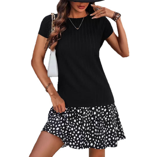 Damen Kurzarmkleid mit einem eleganten gestreiften Oberteil und verspieltem Rock EB