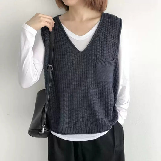 Damen Strickweste mit V-Ausschnitt und praktischer Brusttasche EB