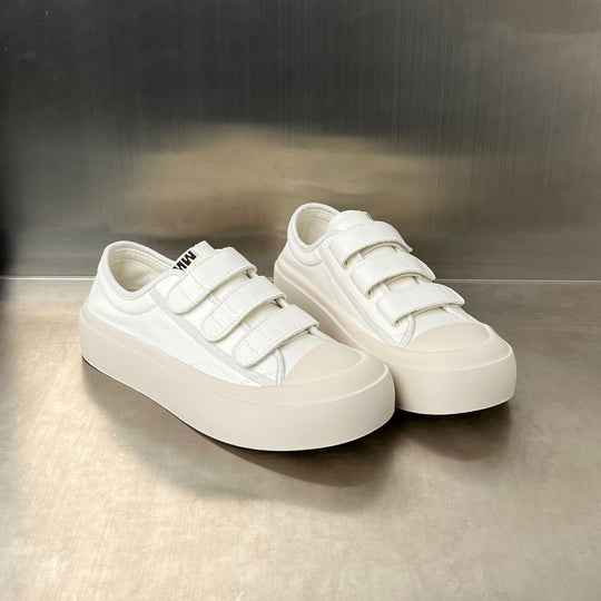 Damen Plateau-Sneaker mit verstellbarem Klettverschluss und innovativer Sohlenkonstruktion EB