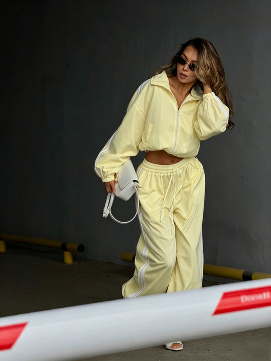 Damen Oversized kurz geschnittene Trainingsjacke und taillenhohe Jogginghose Set mit Seitenstreifen EB