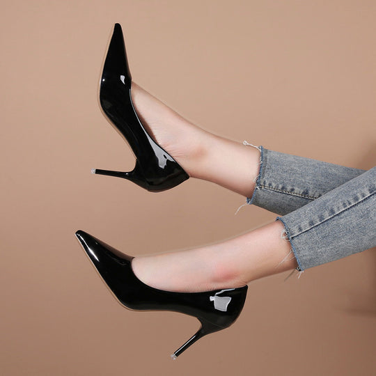 Damen elegante spitze Stiletto-Pumps mit hochglänzendem Finish EB