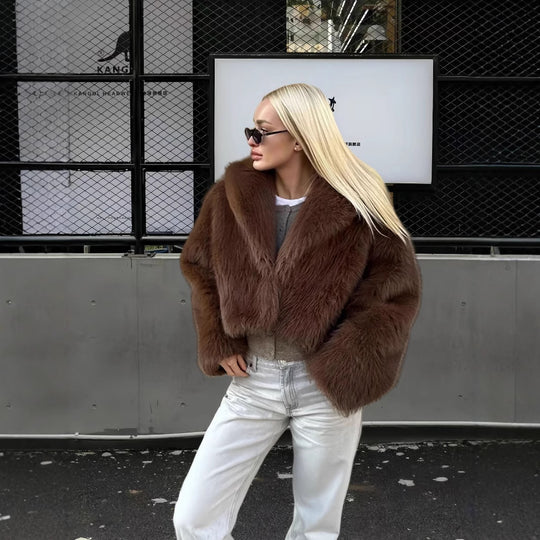 Damen Luxuriöse Kunstpelzjacke mit voluminösen Ärmeln und elegantem Schnitt EB