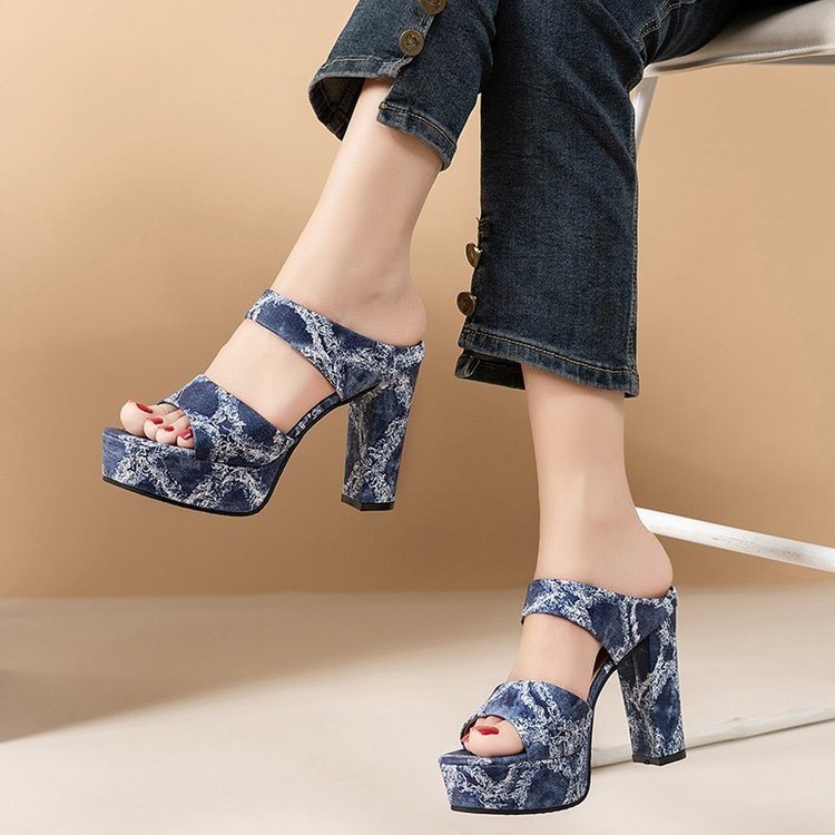 Damen Plateau-Sandaletten mit stylishen Riemen und hohem Blockabsatz EB