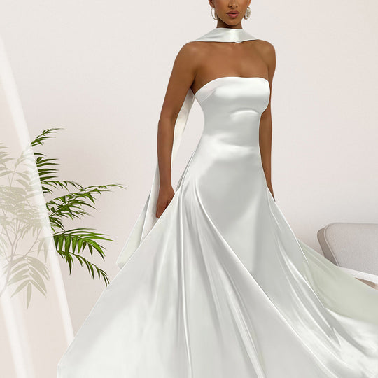 Damen Bandeau-Maxikleid mit schickem Halsschmuck und fließendem Satin EB