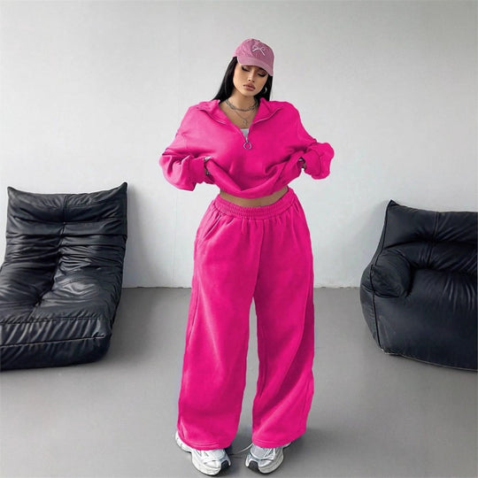 Damen Samt-Cropped-Ziphoodie und weit geschnittene High-Waist Palazzo-Jogginghose Eichborn Berlin