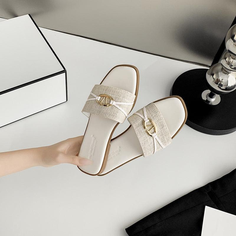 Damen modische Riemensandalen mit dekorativem Goldakzent und komfortablem Fußbett EB