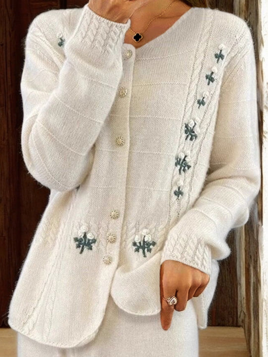 Damen nan Strickcardigan mit floraler Reliefstickerei und Zopfmuster EB