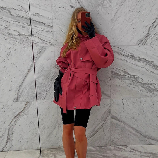 Damen Langer Trenchcoat mit breitem Kragen und taillierbarem Gürtel EB