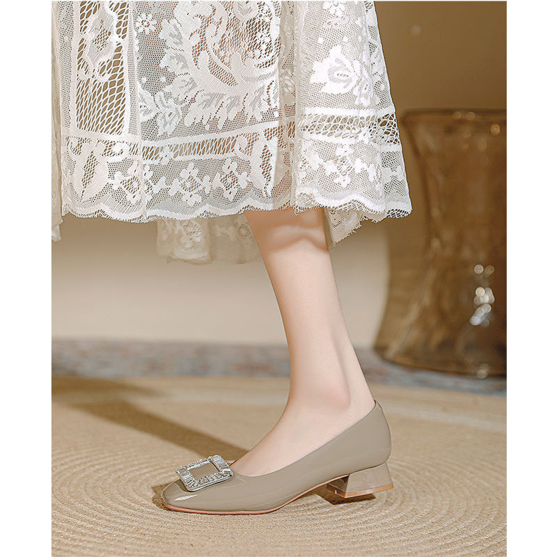 Damen elegante Lackpumps mit modischem Strass-Schnallen-Detail EB