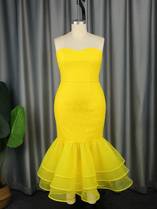 Damen Abendkleid mit schulterfreiem Oberteil und voluminösem Volantsaum EB
