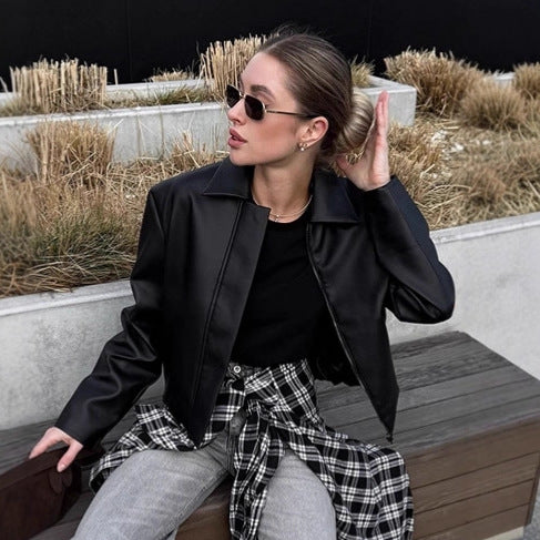 Damen Kunstlederjacke mit schlichter Schnittführung und dekorativem Kragen EB