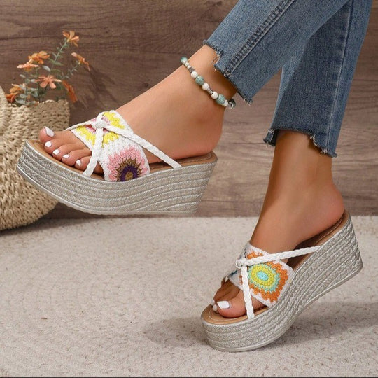 Damen Plattform-Sandalen im modischen Ethno-Design mit geflochtenen Details EB