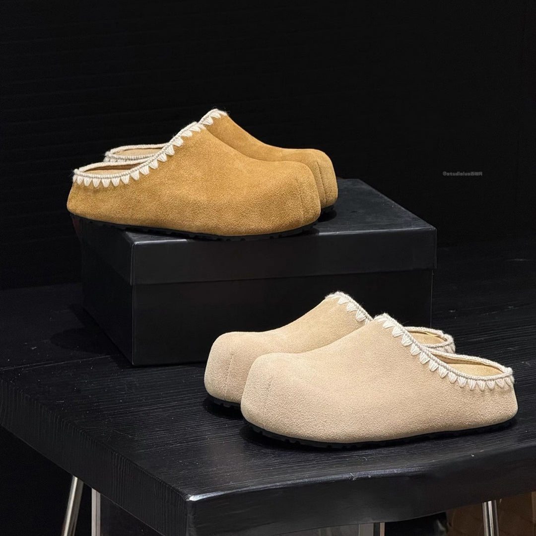 Damen Elegante Clogs aus weichem Wildleder mit handgefertigten Details EB