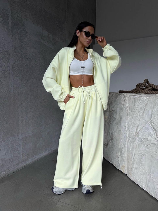 Damen oversized Sweatset mit Reißverschlussjacke und weiten Jogginghose Eichborn Berlin