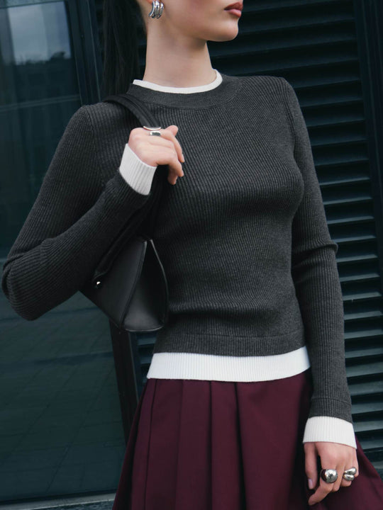 Damen figurbetontes Strickoberteil mit kontrastierenden Bündchen EB