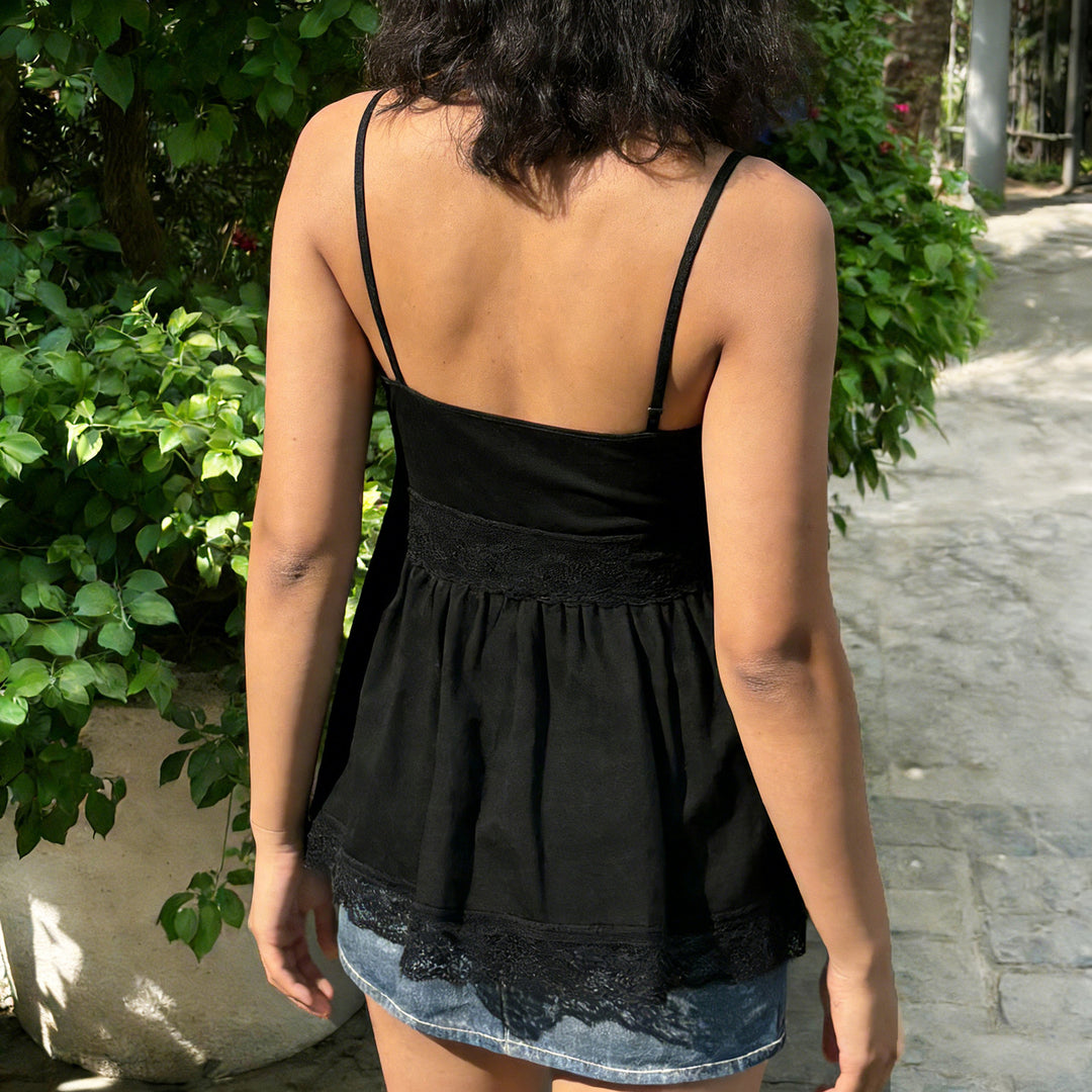 Damen Spaghetti-Trägertop mit romantischer Spitzenverzierung und knopfbarem Detail EB
