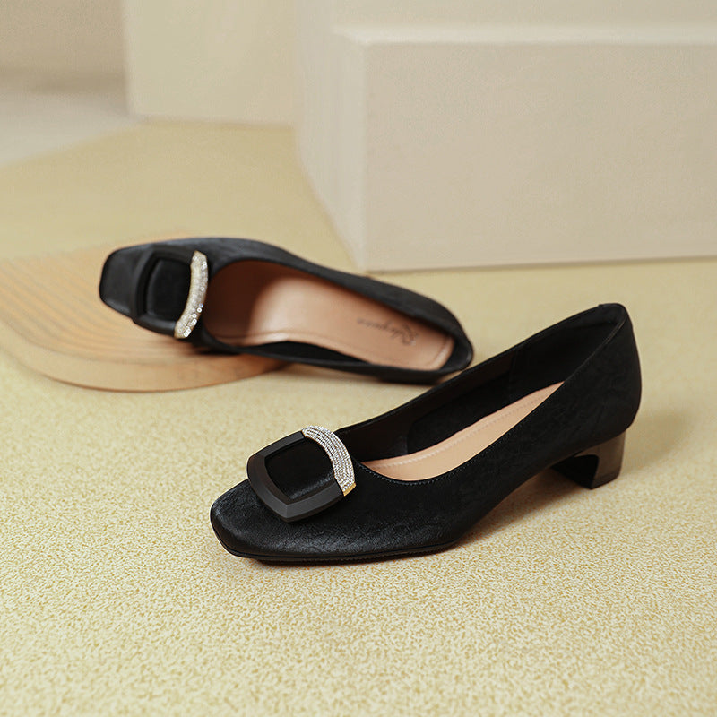 Damen Elegante Ballerinas mit modischem Schmuckdetail EB