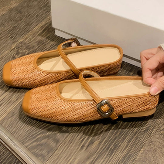 Damen Elegante Ballerinas mit modischem Riemchen und feiner Struktur EB