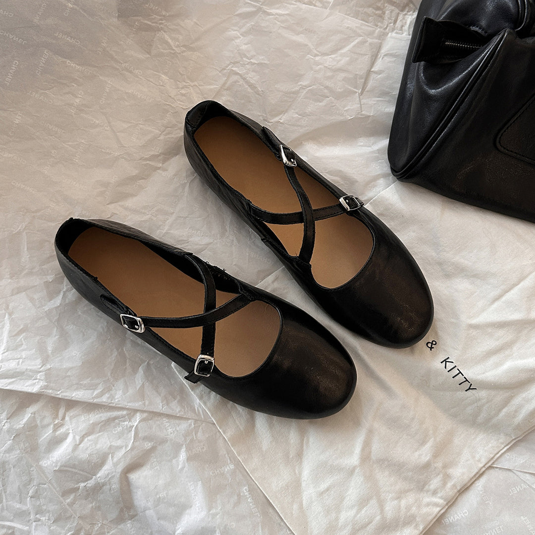 Damen Ballerinas mit dekorativem Riemen und zeitlosem Design EB