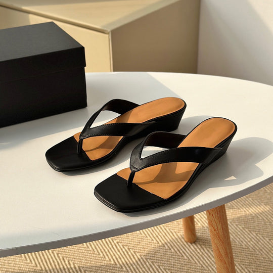 Damen Bequeme Wedgesandalen mit modischem Zehenstegdesign EB
