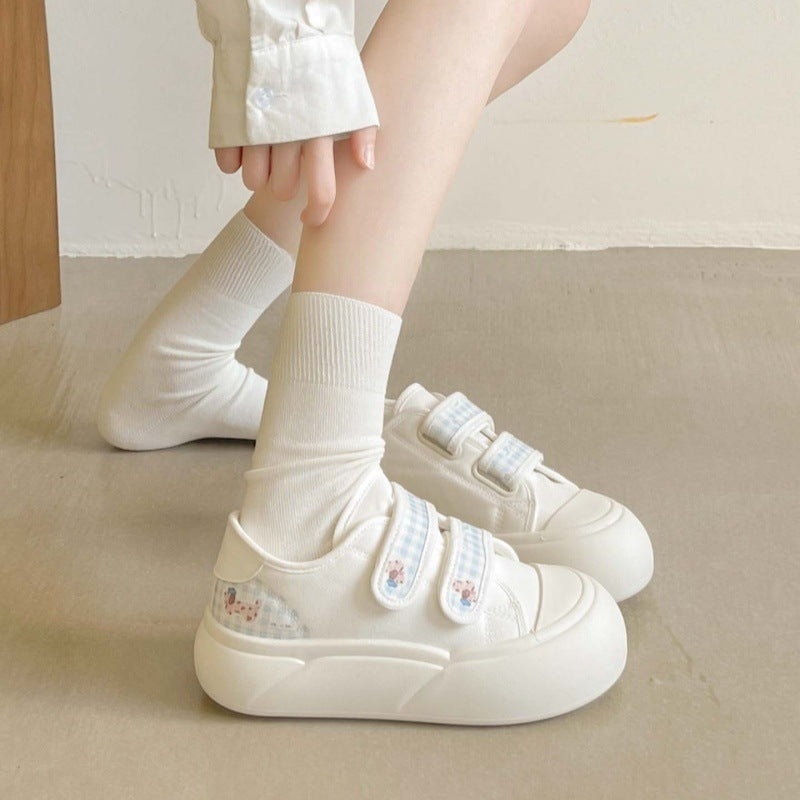 Damen Plattform-Sneaker mit praktischem Klettverschluss und verspielten Applikationen EB