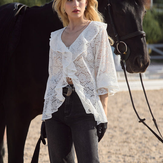 Damen Bluse mit voluminösen Rüschen und feiner Spitze EB