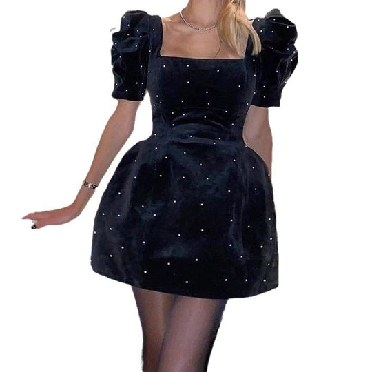 Damen Samtkleid mit Puffärmel und glitzernden Details EB