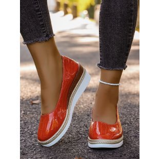 Damen Sneaker mit modernem glänzendem Obermaterial und komfortabler Sohle EB