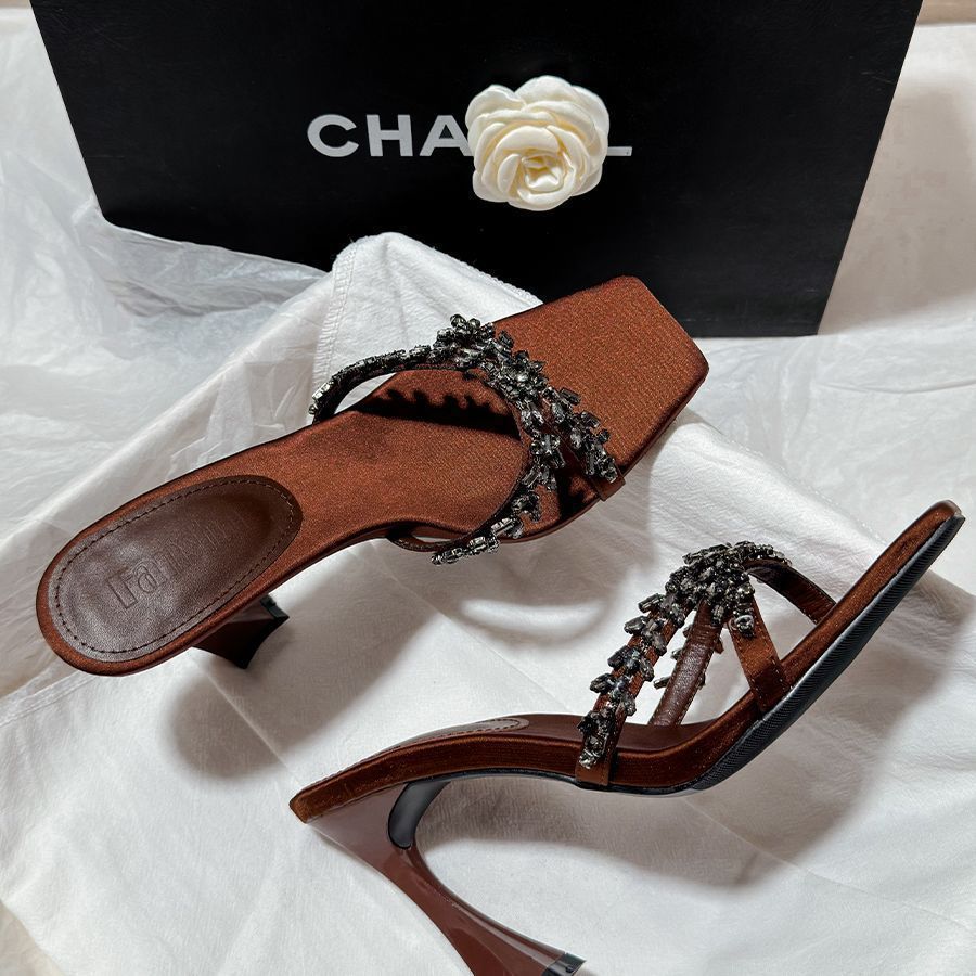 Damen Elegante High-Heel Sandalen mit funkelnden Strassdetails EB