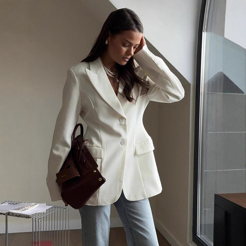 Damen Eleganter Blazer mit tailliertem Schnitt und modernen Details EB