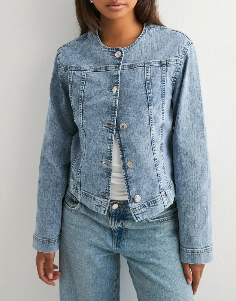 Damen zeitlose Denim-Jacke im modernen Schnitt EB