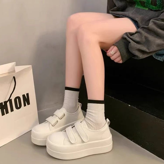 Damen Plateau-Sneaker mit doppeltem Klettverschluss und ergonomischer Sohle EB