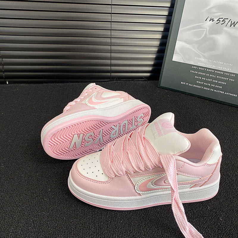 Damen Sneakers im trendigen Design mit dicker Laufsohle und aufregenden Schnürdetails EB