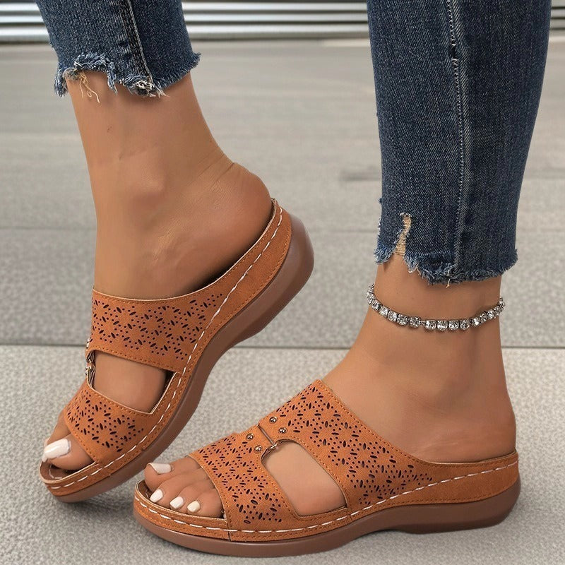 Damen Komfort-Sandalen mit perforiertem Obermaterial und gepolsterter Fußbettung EB