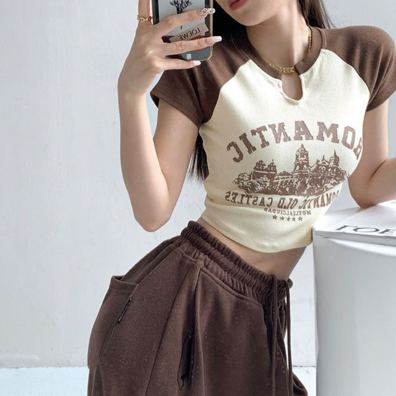Damen cropped T-Shirt mit einzigartigem Ausschnitt und fröhlichem Grafikdesign EB