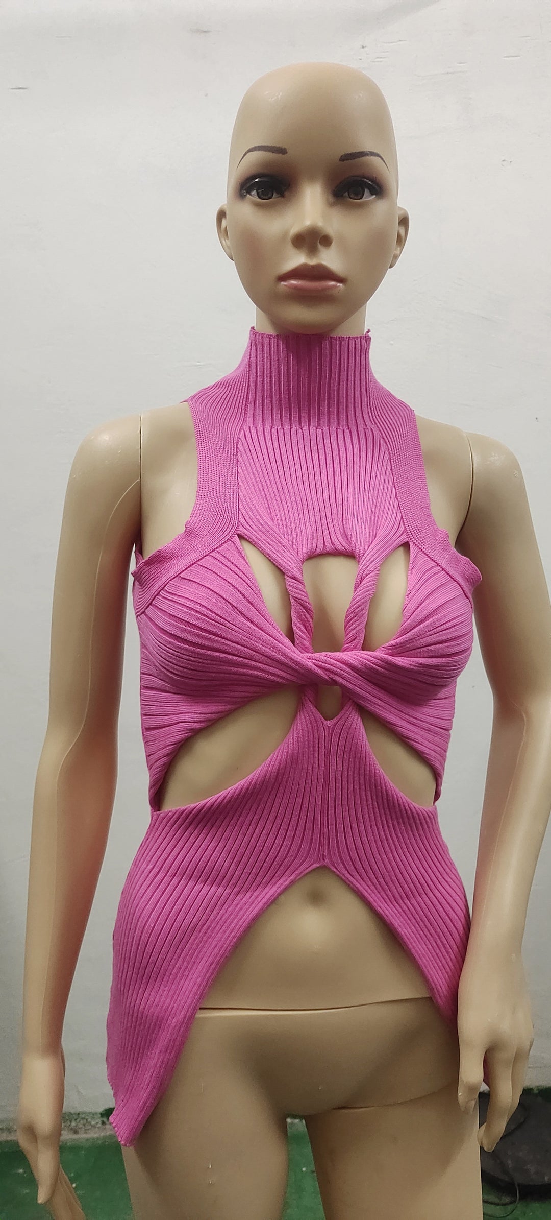 Damen figurbetontes Cut-Out Top mit hohem Kragen EB