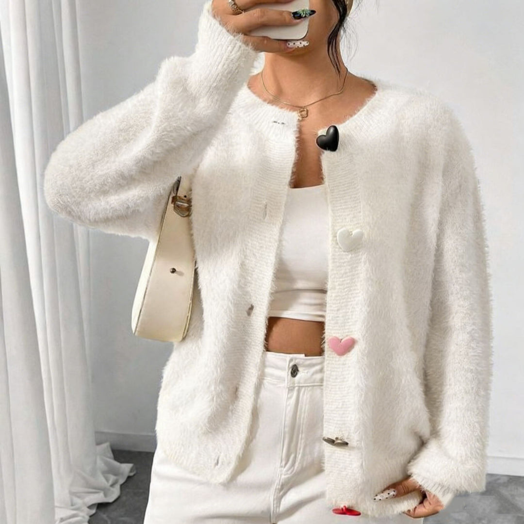 Damen Kuscheliger Flausch-Cardigan mit bunten Herzknöpfen und kastiger Silhouette EB