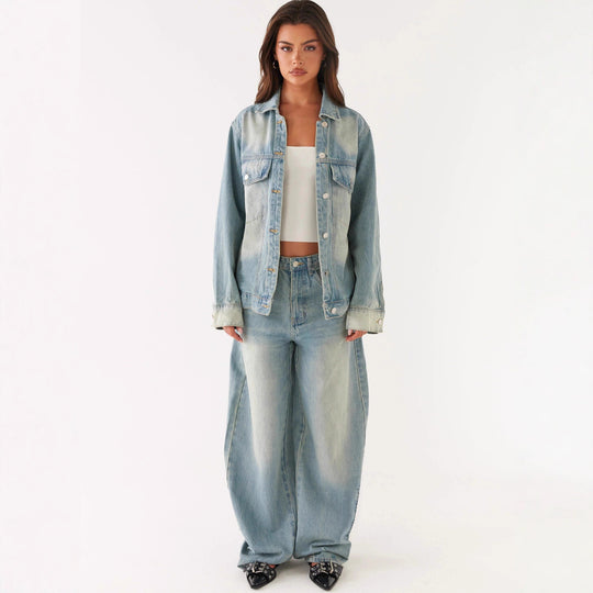Damen nan oversized Denimjacke mit heller Vintage-Waschung, aufgesetzten Brusttaschen und verlängerten Manschetten EB