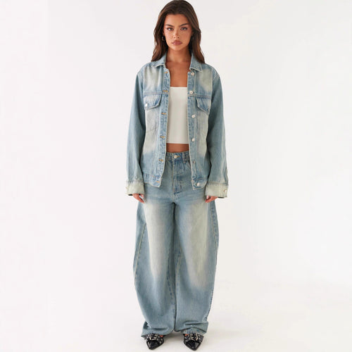 Damen nan oversized Denimjacke mit heller Vintage-Waschung, aufgesetzten Brusttaschen und verlängerten Manschetten EB