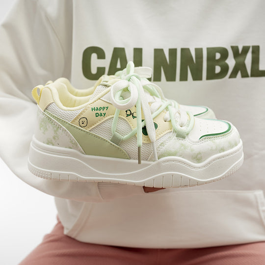 Damen Modische Sneakers mit einzigartigen Grafikelementen und flexibler Sohle EB