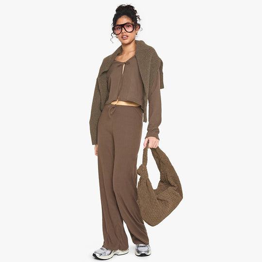 Damen bequemer Strickanzug mit cropped Jacke und weitem Hosenbein EB