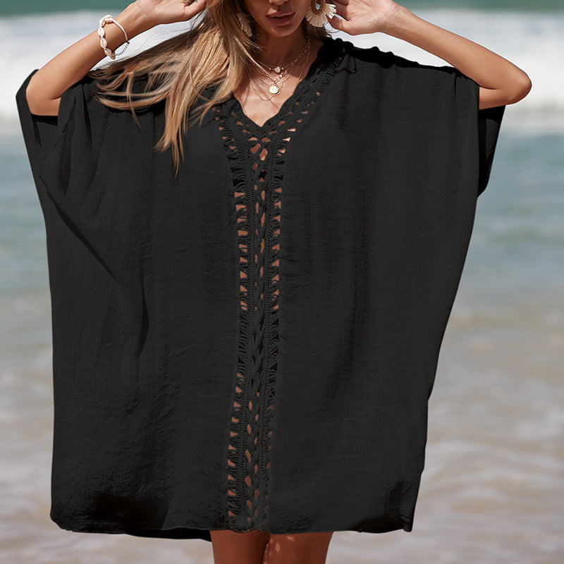 Damen eleganter Strandponcho mit raffinierten Häkelakzenten und tiefem V-Ausschnitt EB