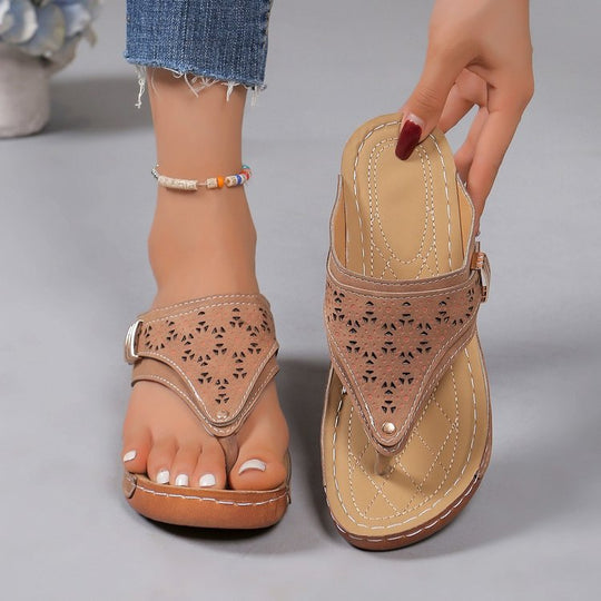 Damen Flip-Flops mit modisch perforiertem Obermaterial und bequemer Fußbettgestaltung EB